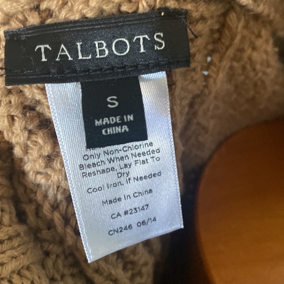Talbots oversized cable knit poncho with leather side straps buckles Equestrian - Picture 7 of 8